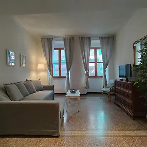 https://rosanna-house.hotelitalianriviera.com